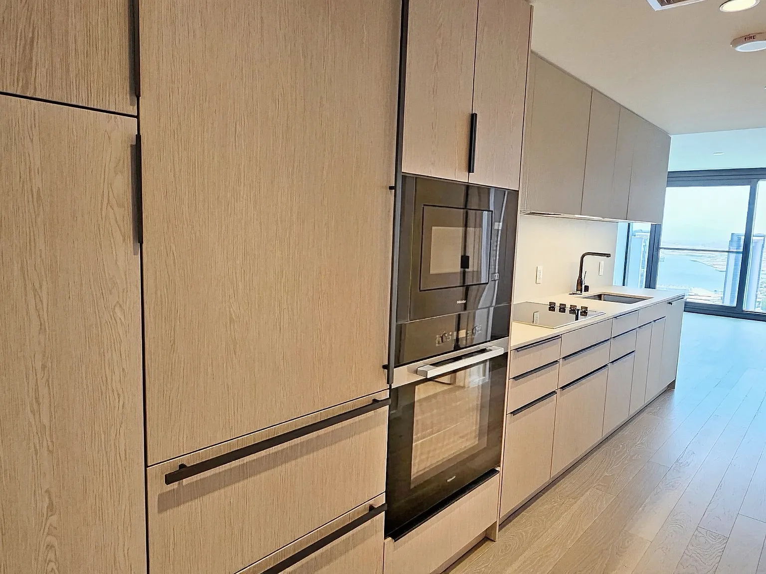 1 bed, 710 sqft, $4,300 — Photo 4