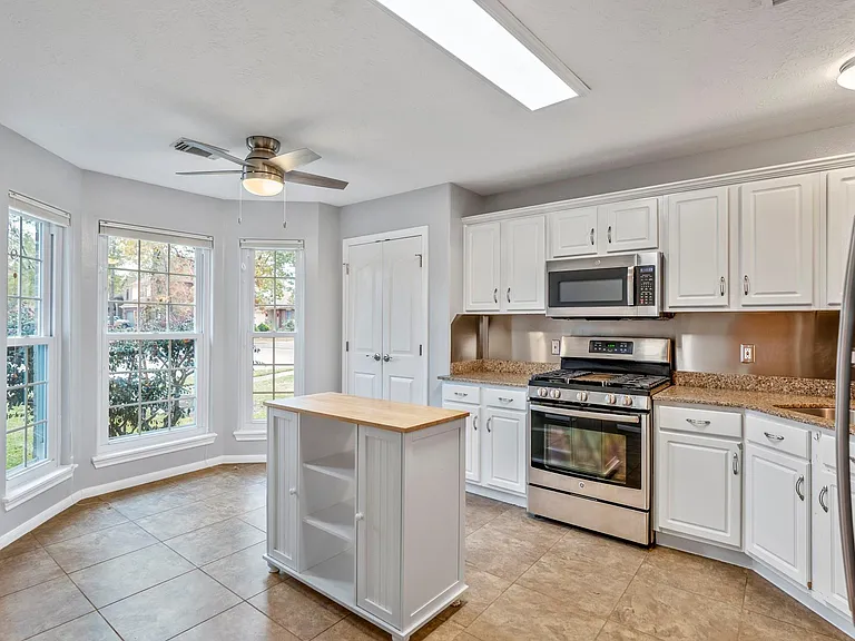 2923 Goldspring Ln — Photo 6
