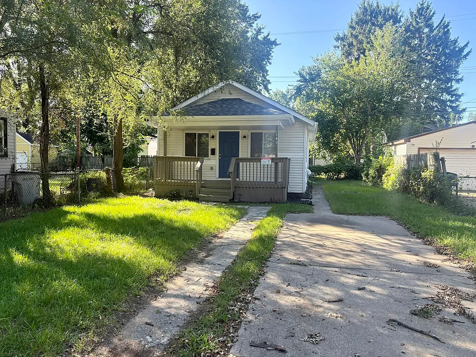 1140 E Elza Ave