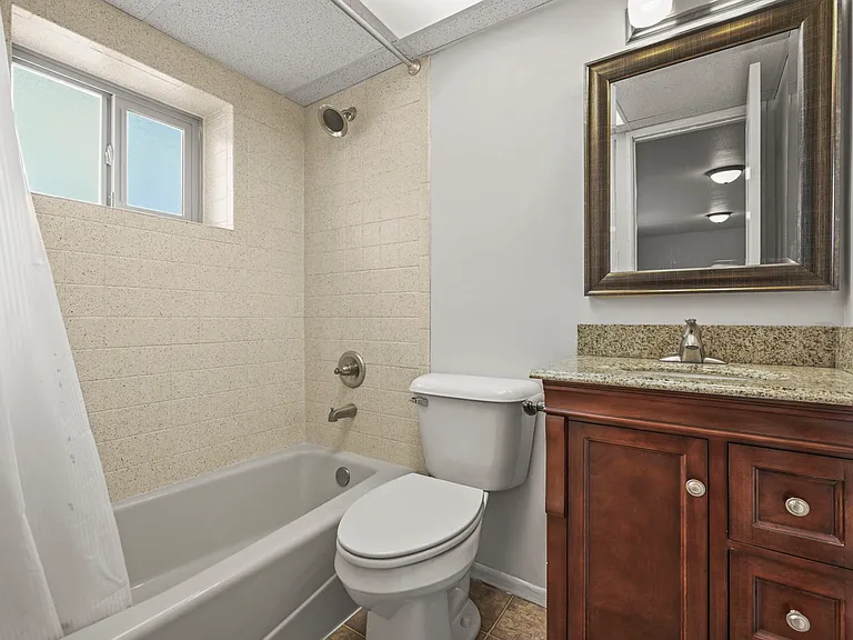 3018 Roche Dr N — Photo 18