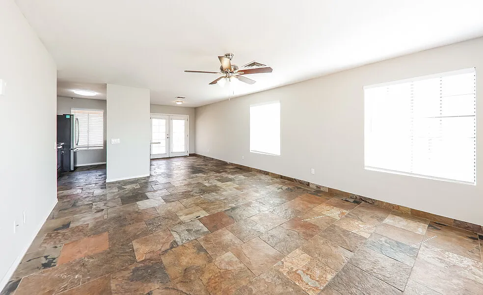 3 bed, 2.0 bath, 1200 sqft, $1,920 — Photo 3