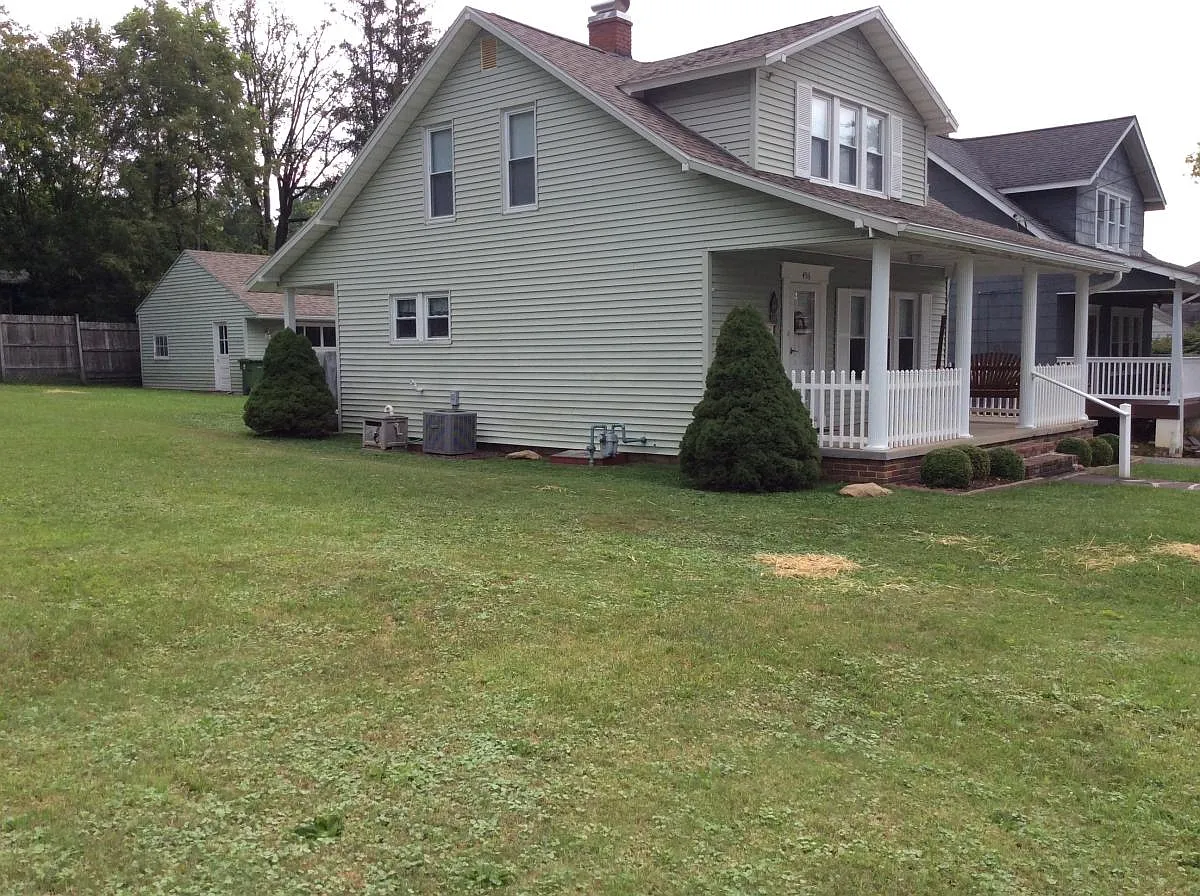 456 Junior Ave photo 1