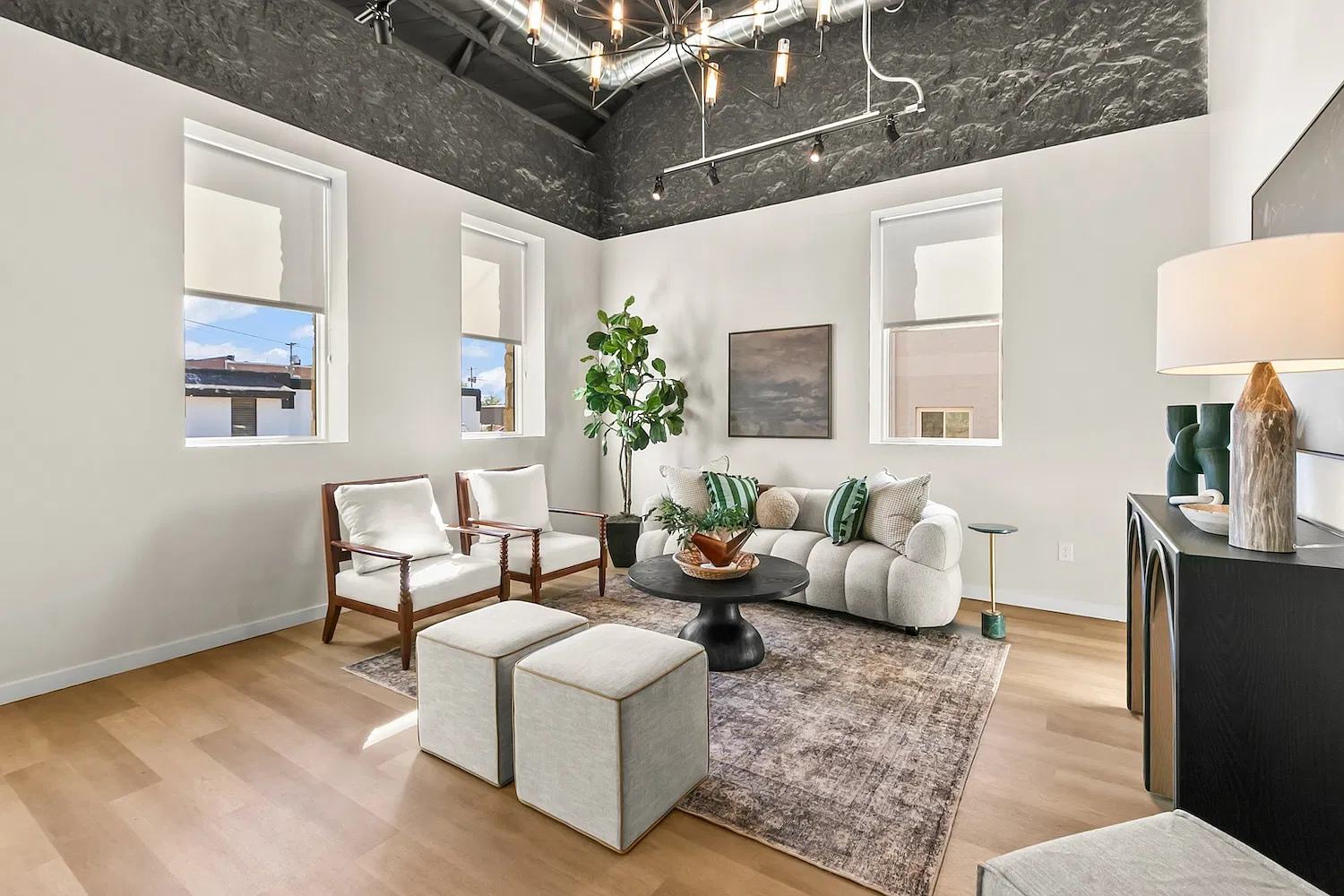 3 bed, 1660 sqft, $2,395 — Photo 3