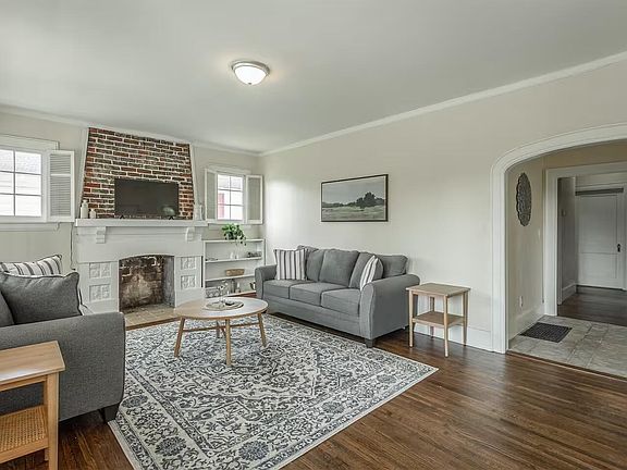 5th image of 2909 E Crescent Cir
