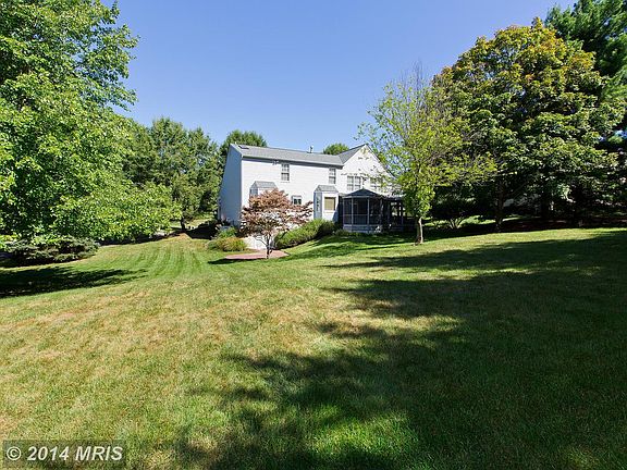 4th image of 4830 Hornbeam Dr