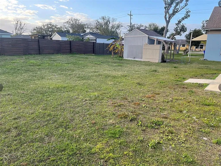 208 Missouri Ave — Photo 11