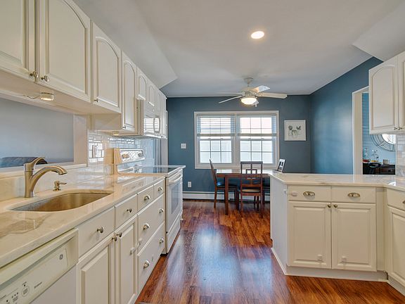 5th image of 14 Dover Hill Dr