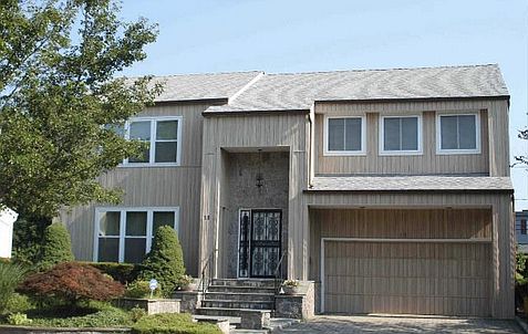Mid-Block 4 Bedroom Colonial