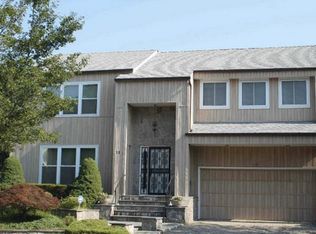 15 Anne Dr, Hicksville, NY 11801