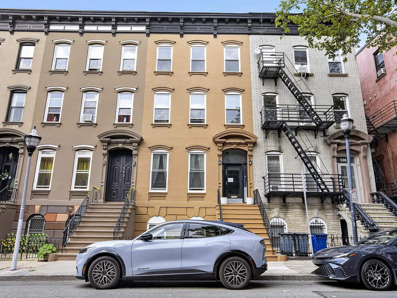 1 bed, 1.0 bath, $1,700 — Photo 2