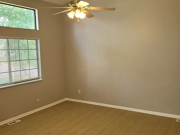 4th image of 640 Woods Crossing Dr