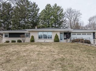 3333 N Knoll Blvd, Wauwatosa, WI 53222