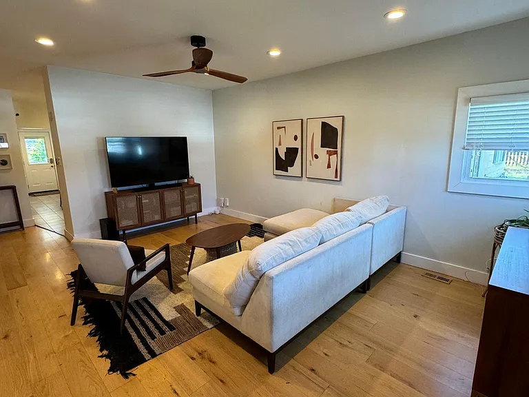 2215 Lindell Ave — Photo 2