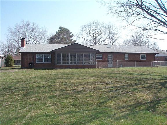 3rd image of 944 Sharewood Ct