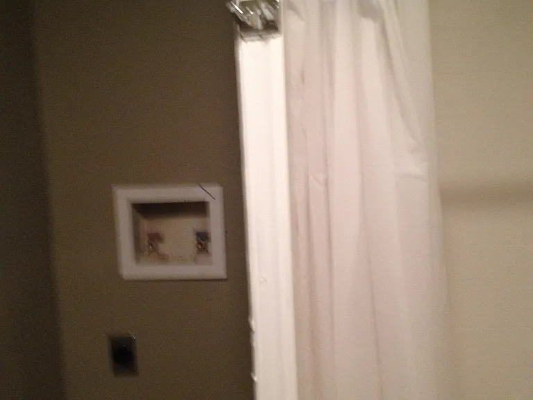 2040 A N4th Shower and 24in Stack Laundry_02222016