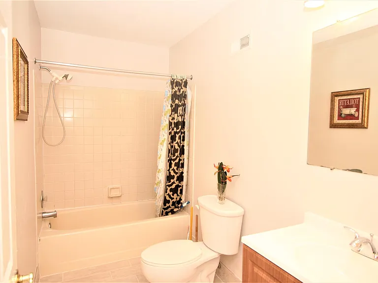 1002 Mondrian Ter #1002 — Photo 14
