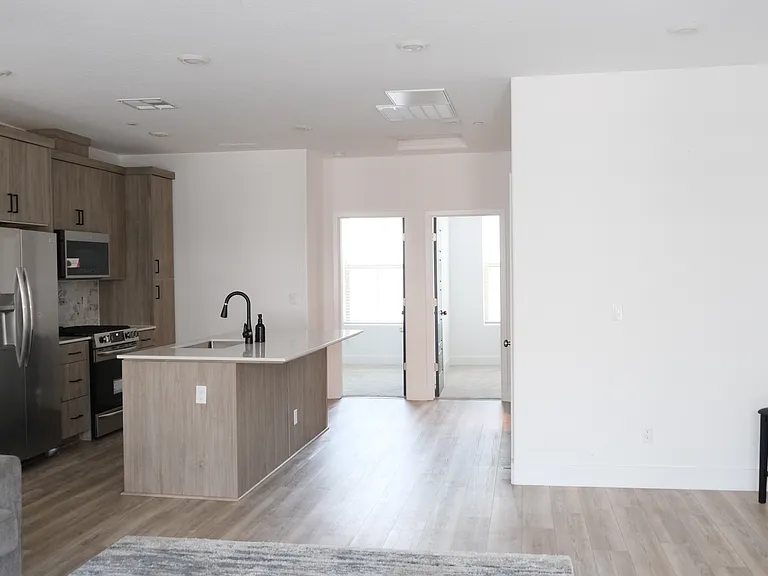 2816 E Teaberry Dr #1 — Photo 4