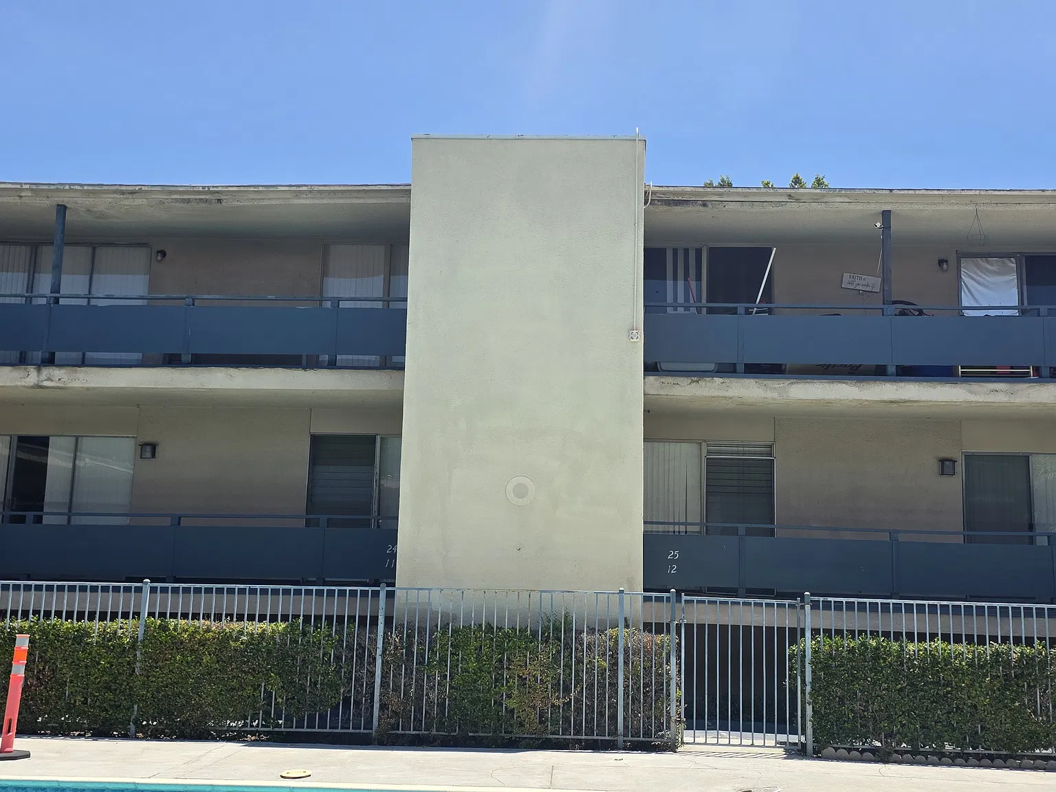 2300 Mountain Ave — Photo 2