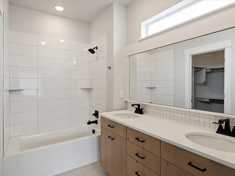 Bradbury Luxury Townhomes — Photo 48