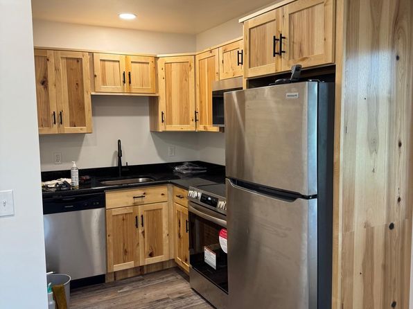3228 Main St #2