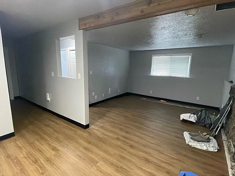 814 E Brady Ct — Photo 3