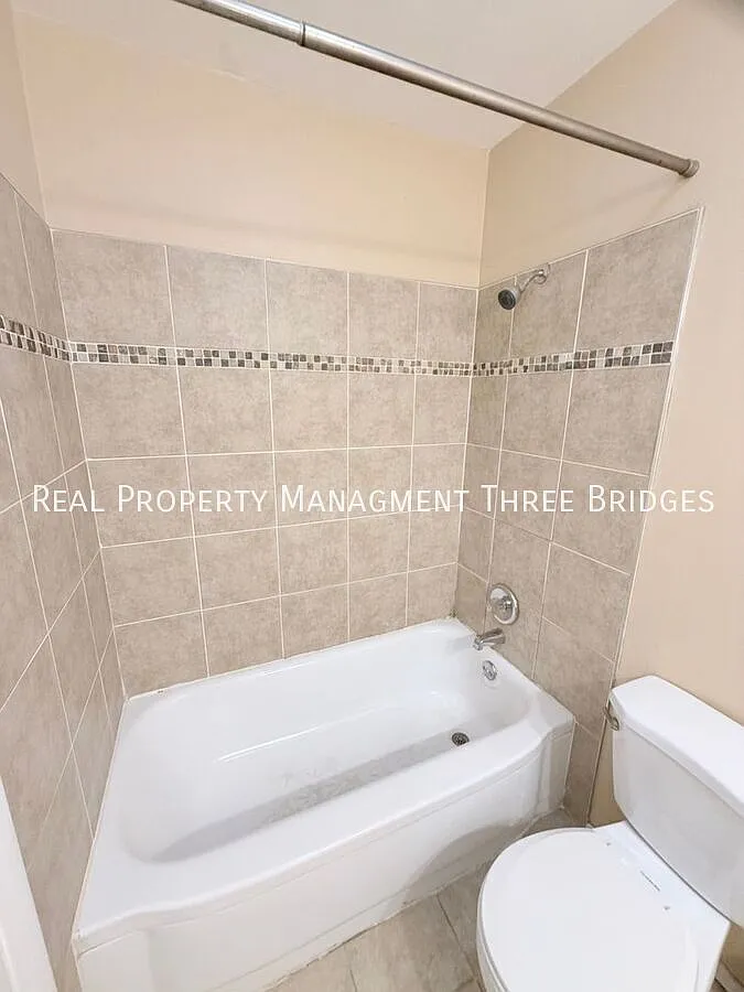 Hazelcrest 2br/1ba — Photo 3