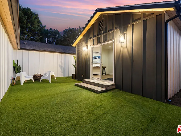 5928 Tobias Ave — Photo 25
