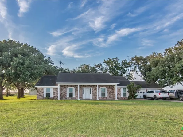 2218 Fm 1823, Ganado, TX 77962