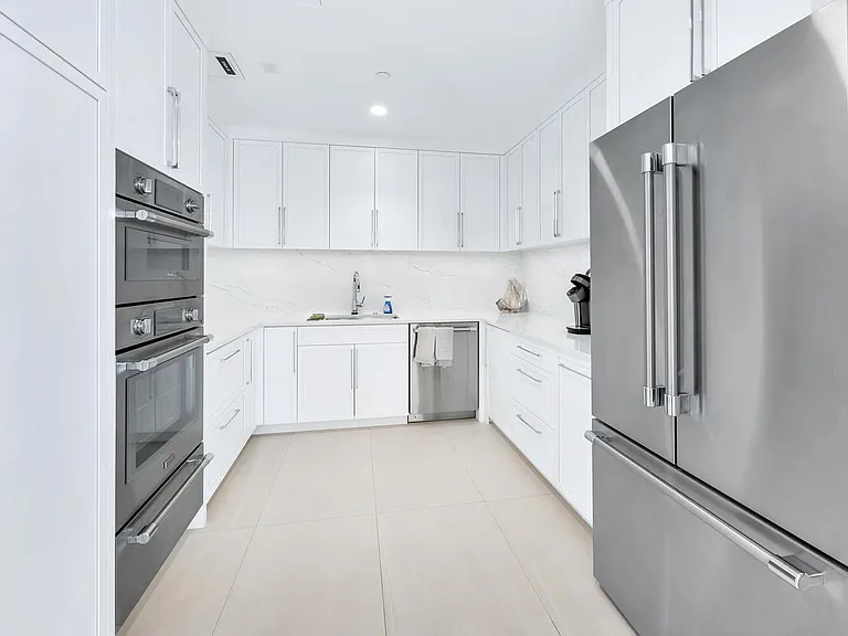 4001 Gulf Shore Blvd N — Photo 29