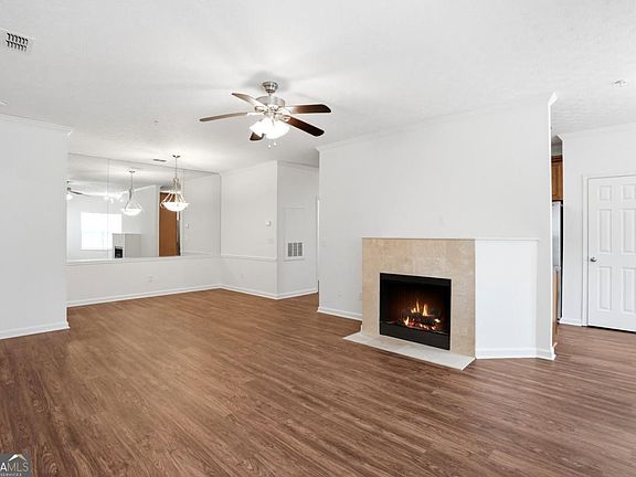 4th image of 205 Streamside Dr