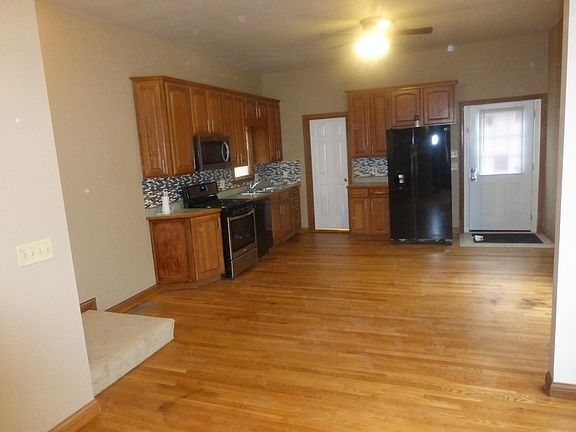 Open Floor plan. Bedrooms upstairs