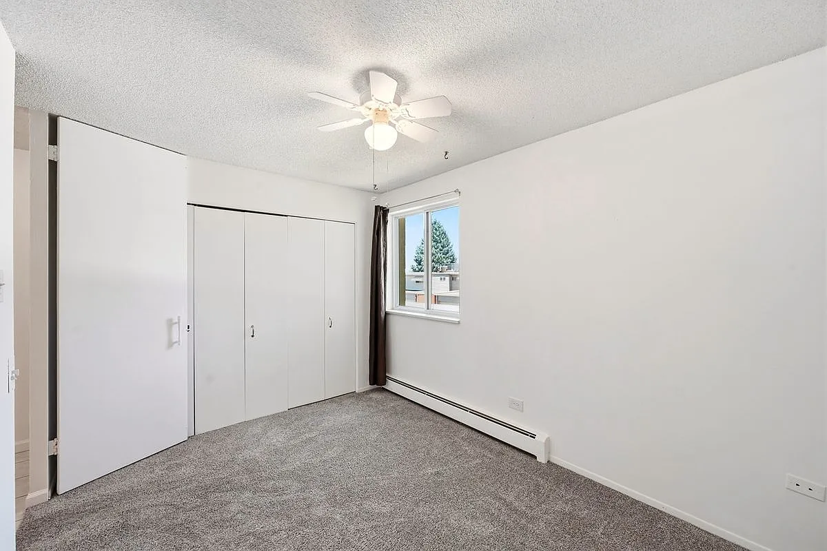2 bed, 1.0 bath, 945 sqft, $1,600 — Photo 2