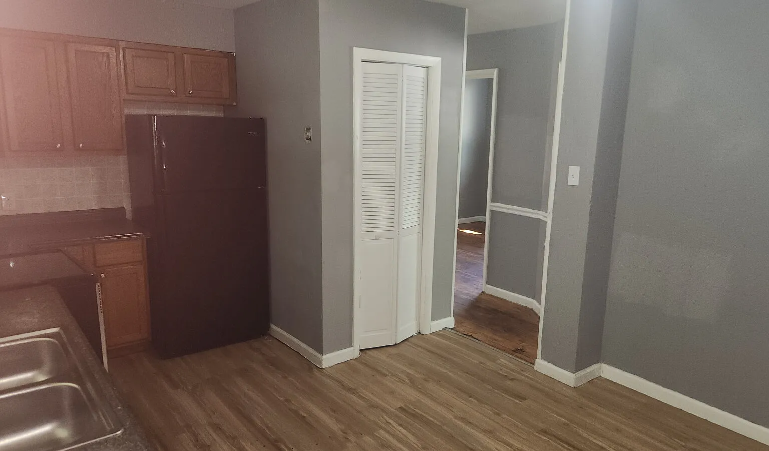 3 bed, 1.0 bath, 888 sqft, $1,250 — Photo 4