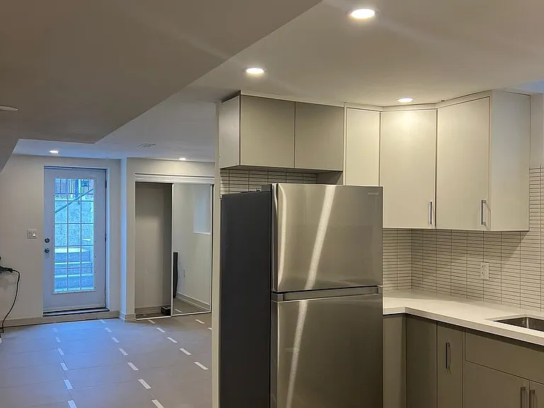 1042 Kingpeak Cres — Photo 10