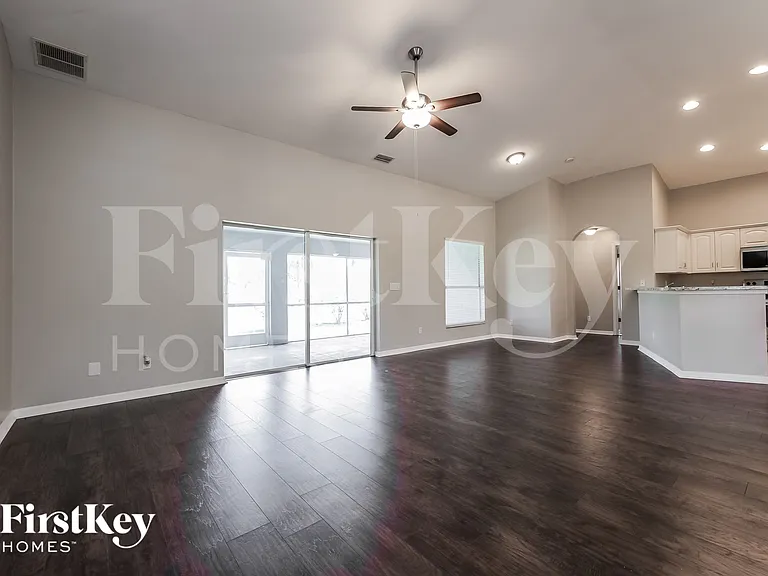 129 Wanatah Ave S — Photo 2