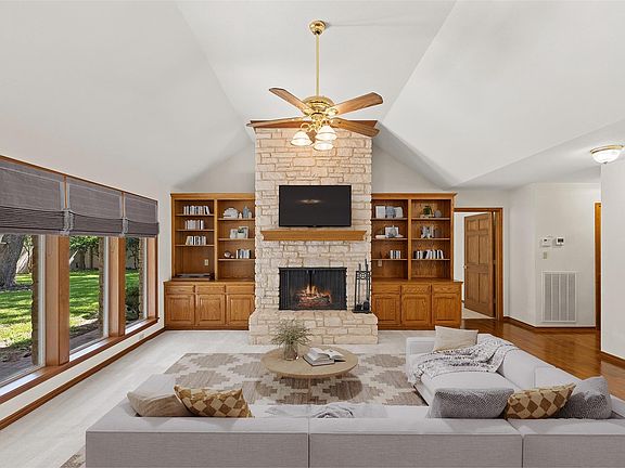 5th image of 203 Oak Cluster Dr