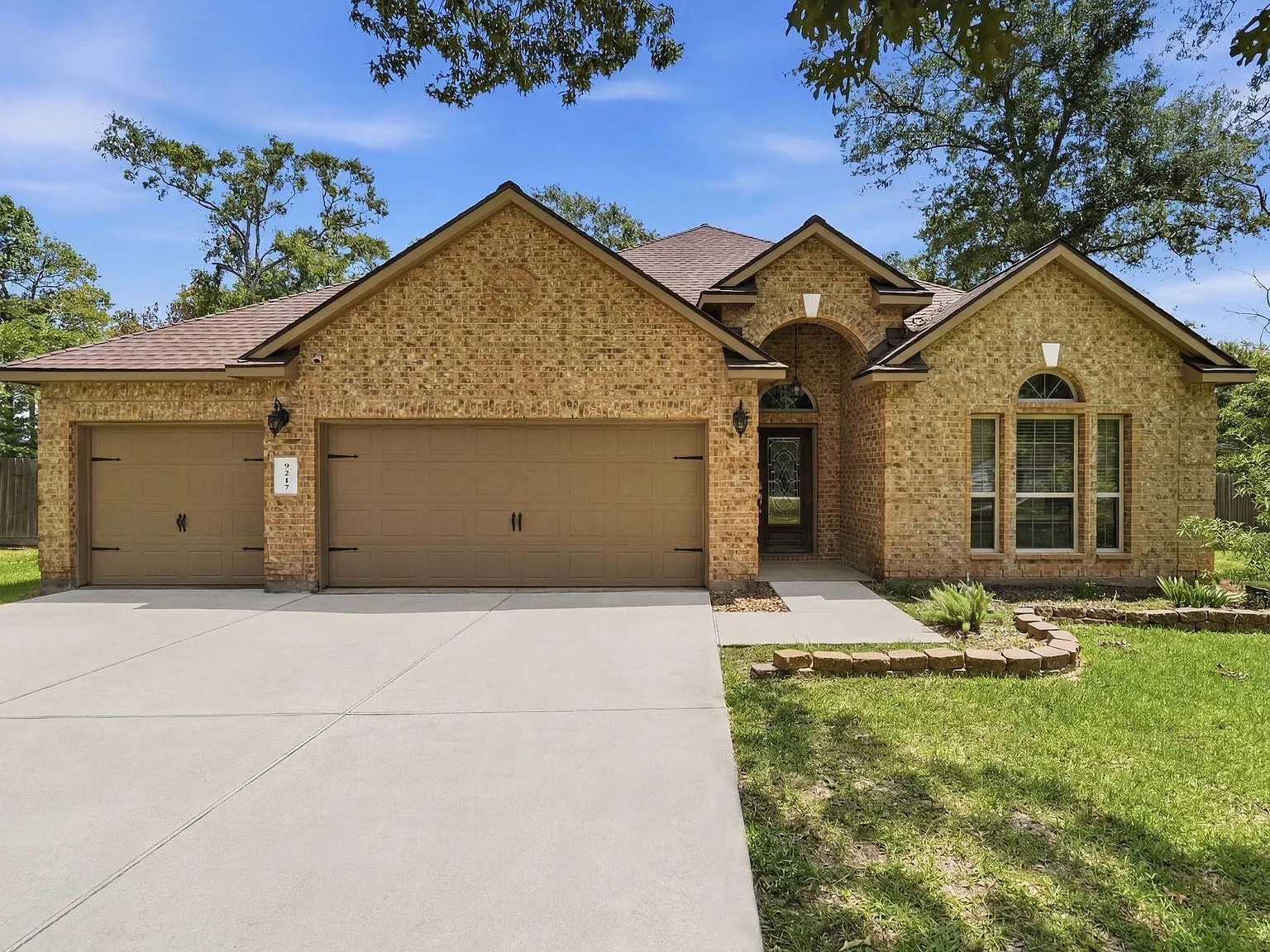 4 bed, 2.0 bath, 1778 sqft, $2,600 — Photo 3