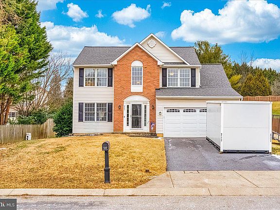 2nd image of 885 Eden Farm Cir