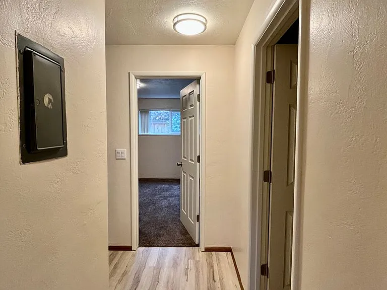 Cedar Apartments — Photo 8