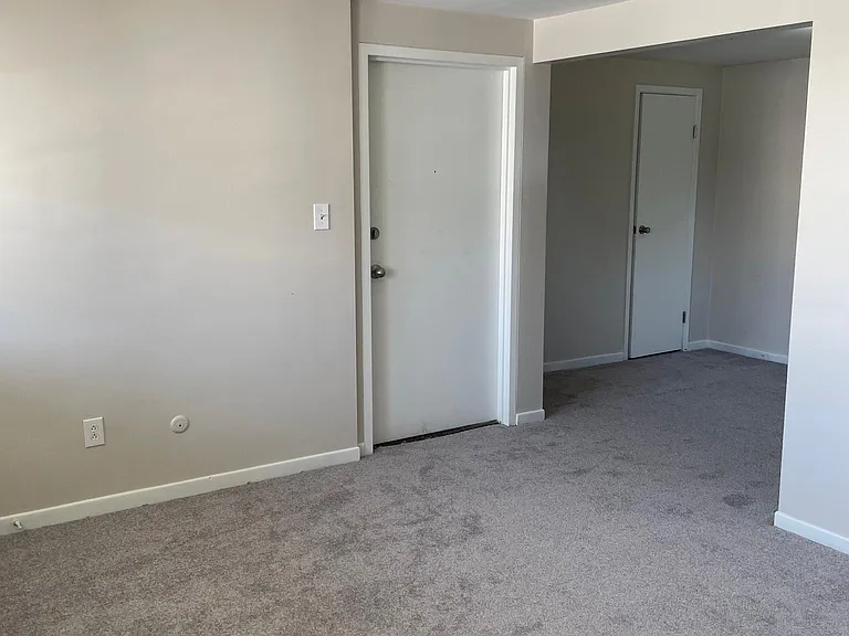 470 Carmen Rd #8 — Photo 9