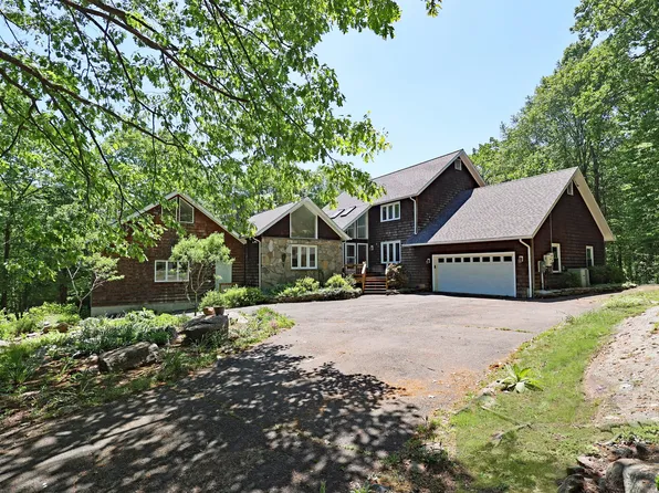 8 Indian Hill Road, Redding, CT 06896