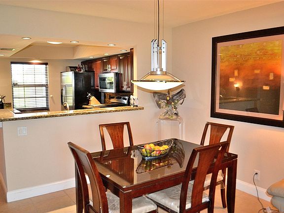 5th image of 3850 Oaks Clubhouse Drive #405