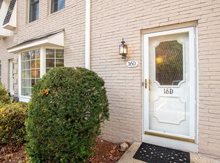 16 Mansion Woods Dr #D, Agawam, MA 01001