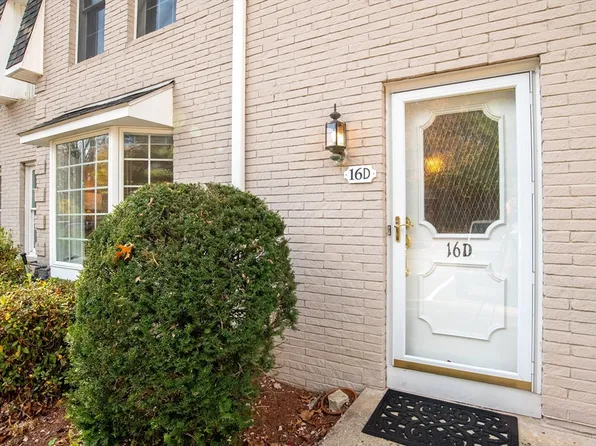 16 Mansion Woods Dr #D, Agawam, MA 01001