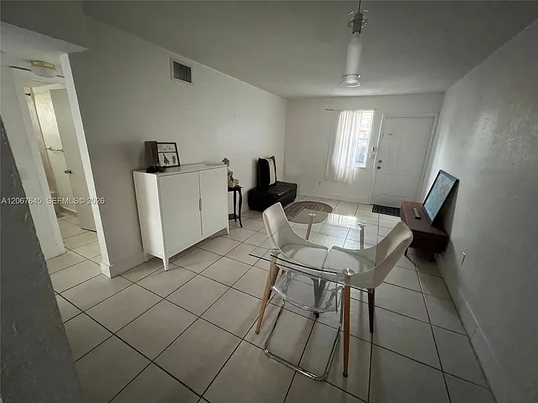 458 SW 10th St #4 — Photo 7