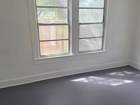4th image of 1006 Depot St