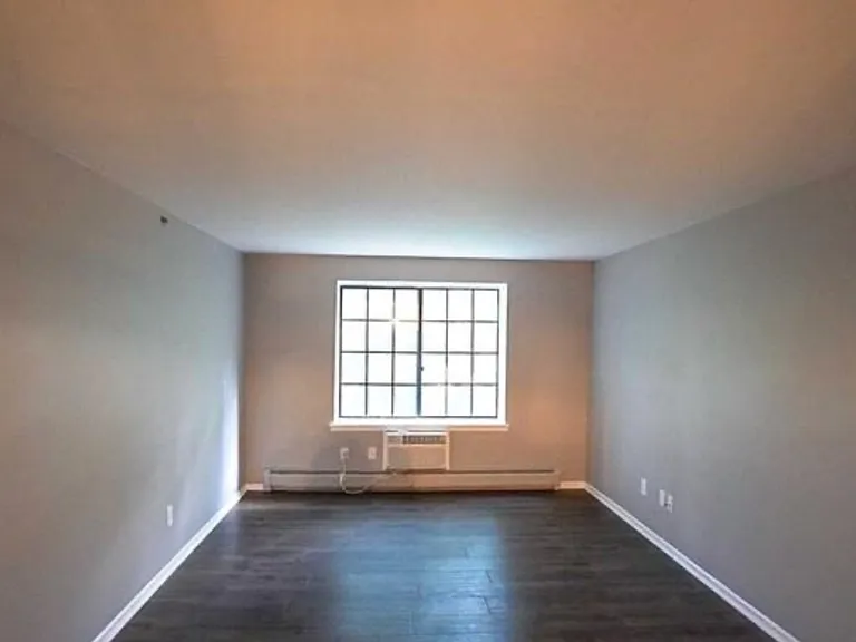 1418 Faulkner Ct — Photo 3
