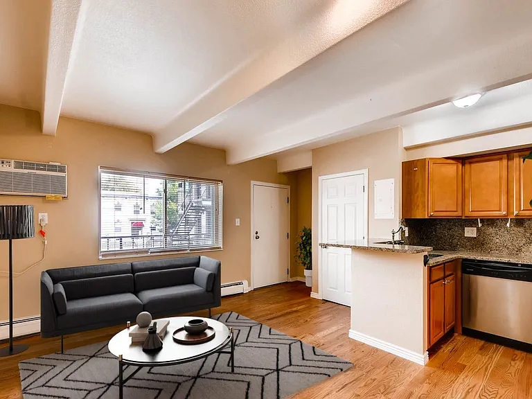 590 N Logan St #208 — Photo 2