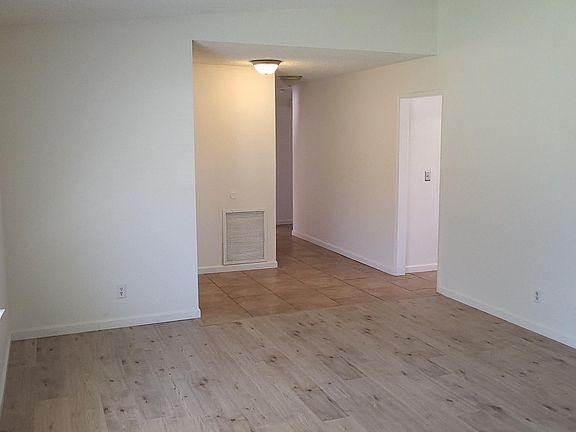 3rd image of 2882 Los Feliz Dr