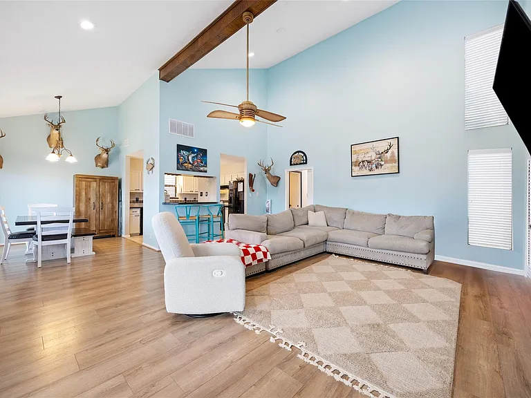 1114 Tiki Dr — Photo 10